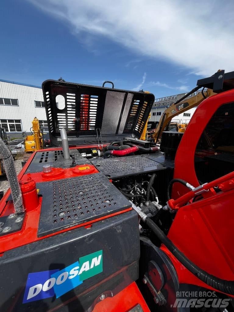 Doosan DX 225 Bandgrävare