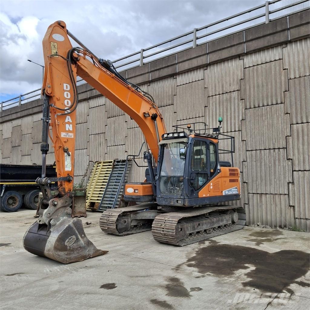Doosan DX 140 LC Bandgrävare