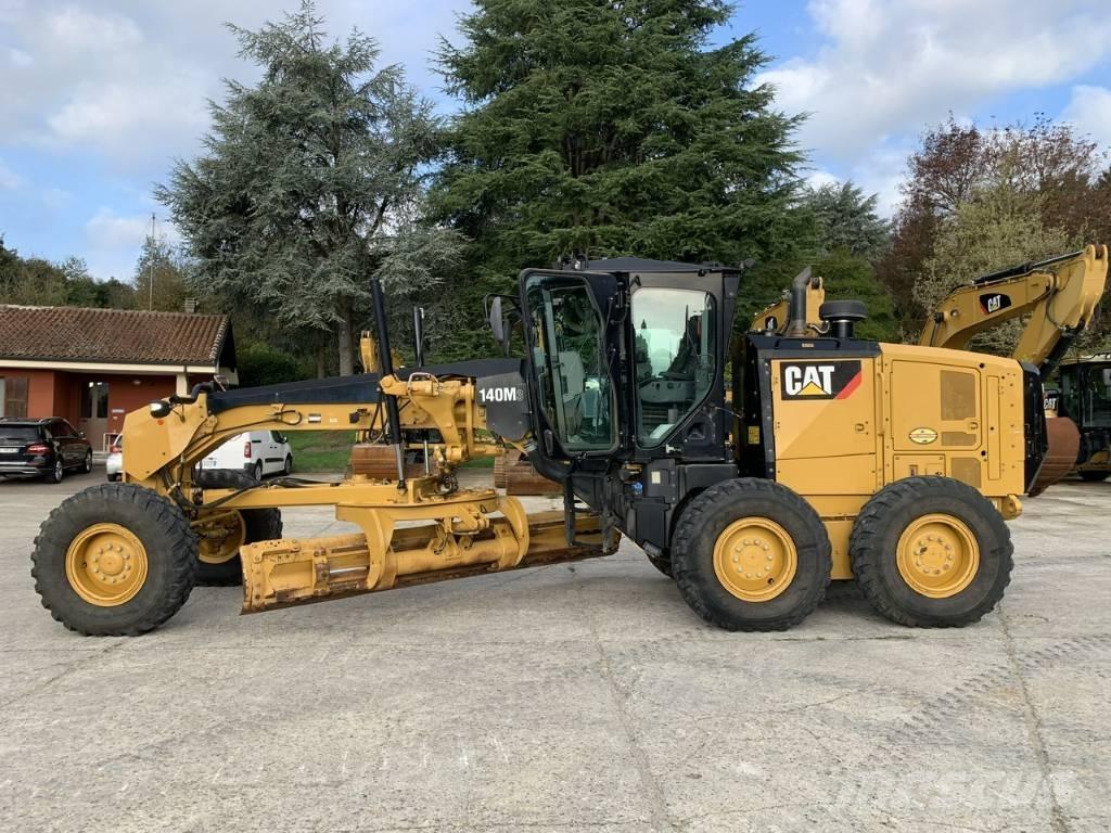 CAT 140 M 3 Väghyvlar