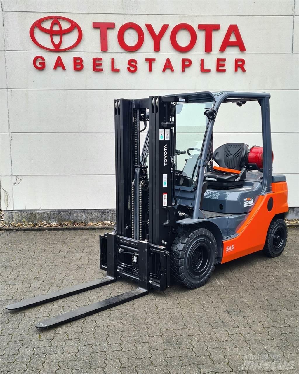 Toyota 02-8FGF25 Gasolmotviktstruckar