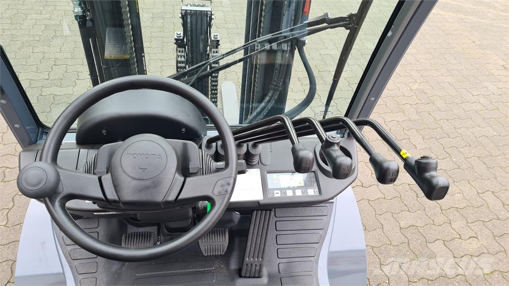 Toyota 02-8FGF25 Gasolmotviktstruckar