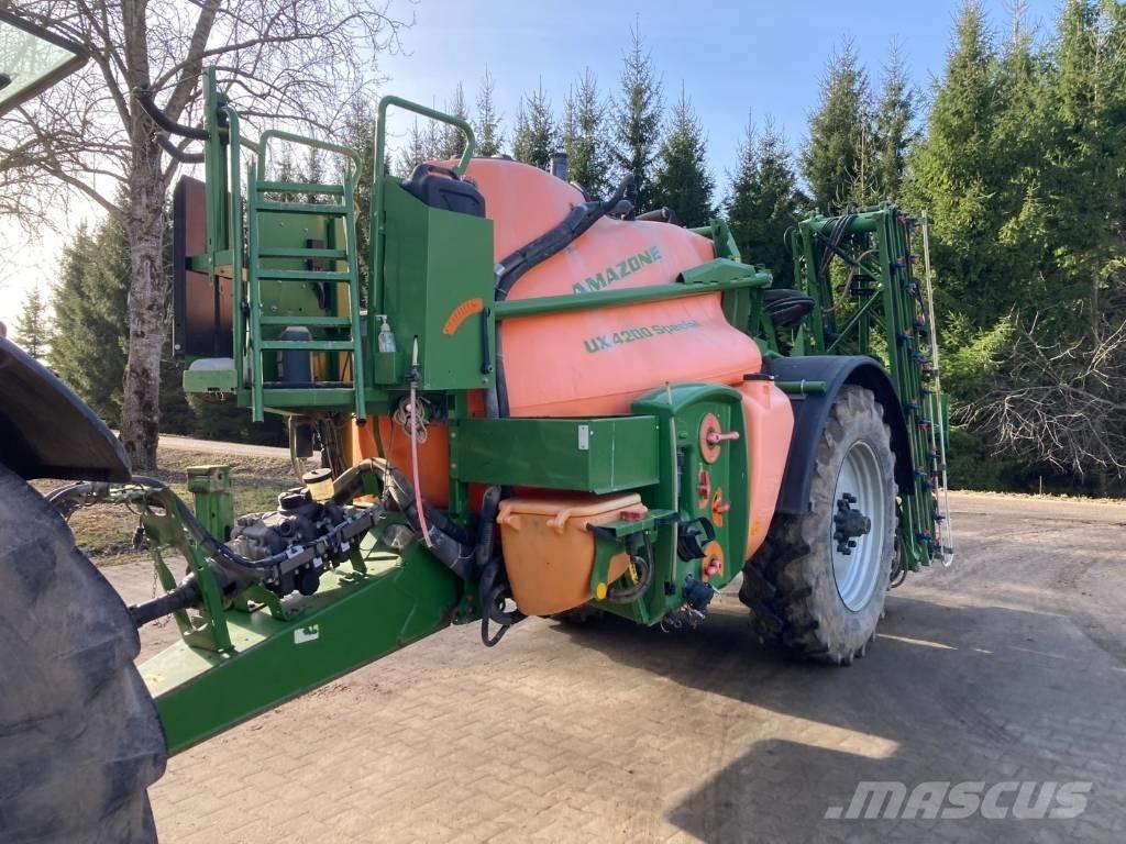 Amazone UX 4200 24 m Dragna sprutor