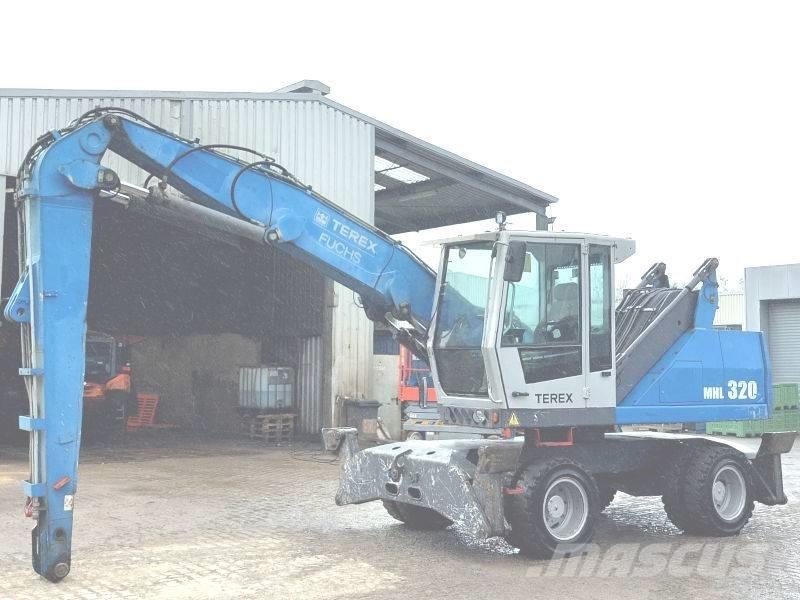 Fuchs MHL 320 D Avfalls / industri hantering