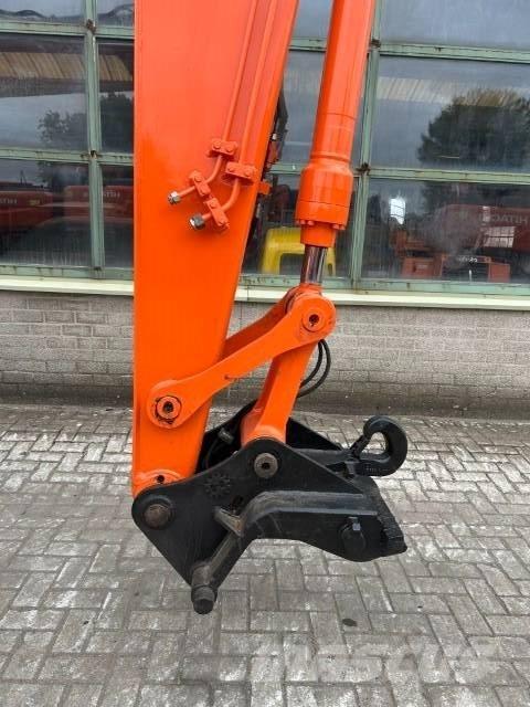 Hitachi ZX 135 US Bandgrävare