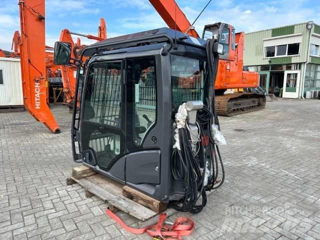 Hitachi ZX-LC-5B Hytter och interiör