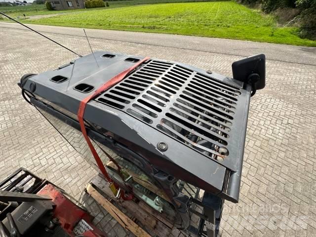 Hitachi ZX-LC-5B Hytter och interiör