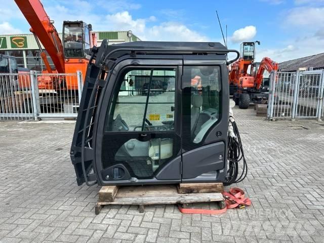 Hitachi ZX-LC-5B Hytter och interiör