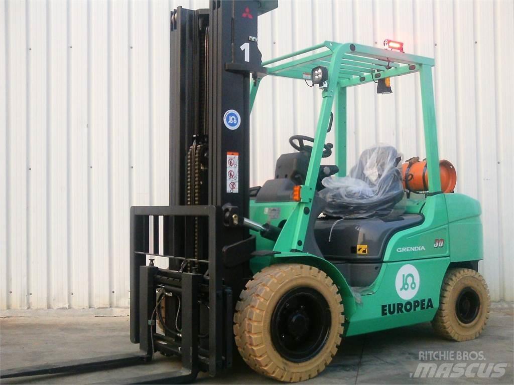 Mitsubishi FG30NTD Gasolmotviktstruckar