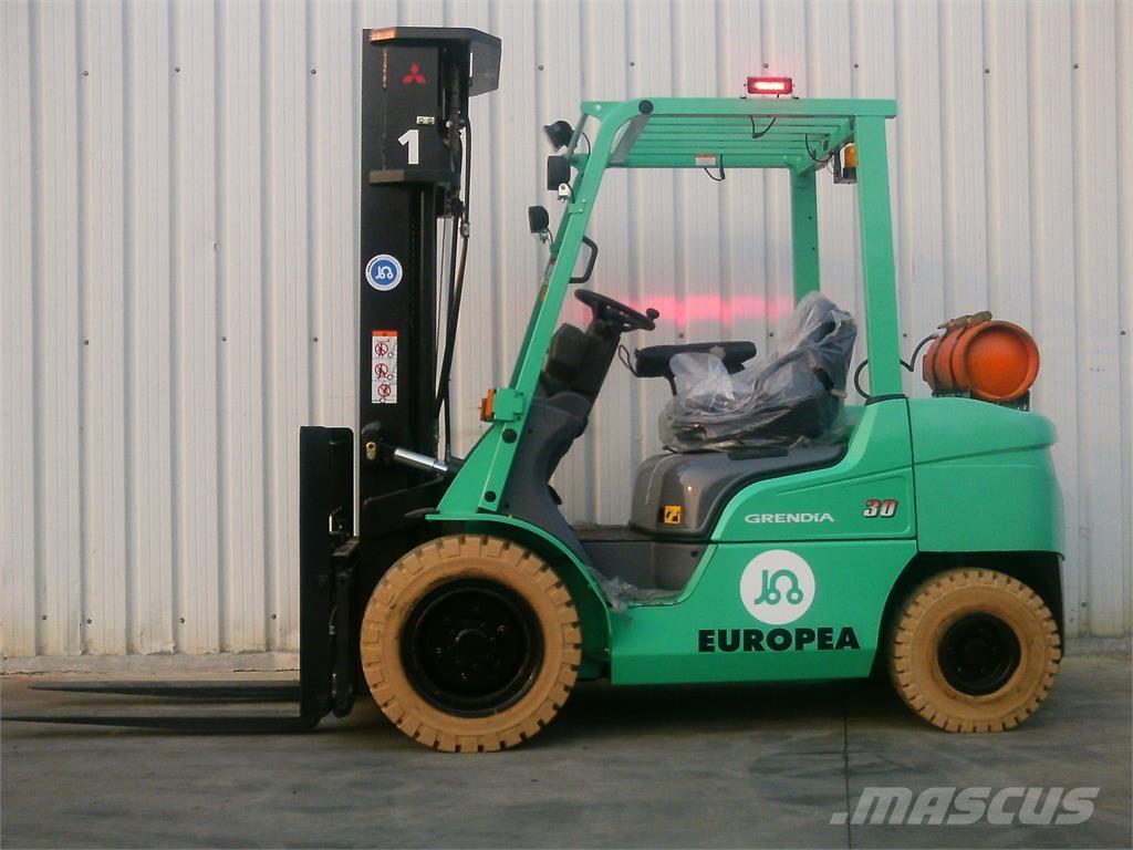 Mitsubishi FG30NTD Gasolmotviktstruckar