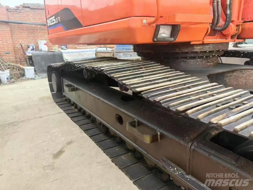 Doosan 225-7 Bandgrävare
