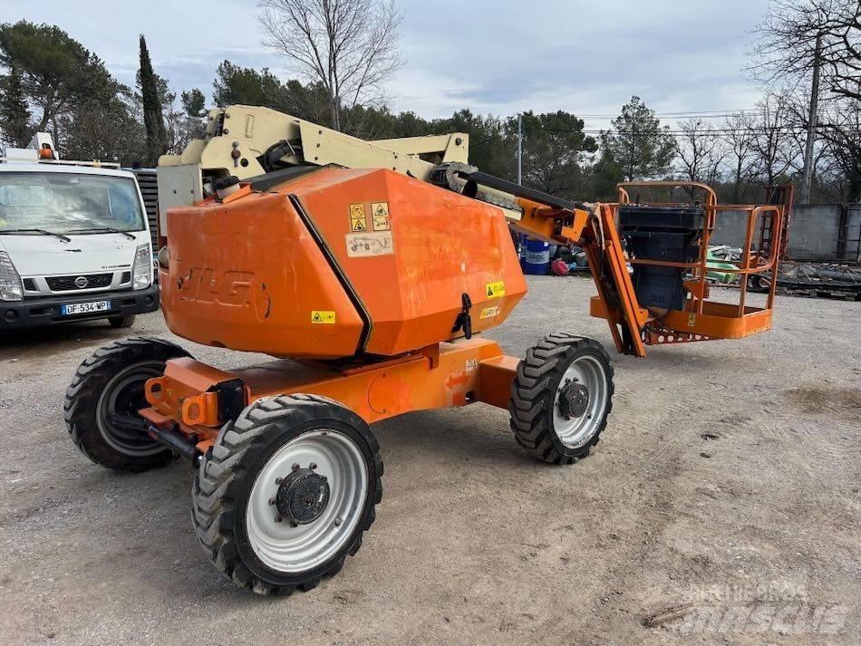 JLG 340 AJ Bomliftar