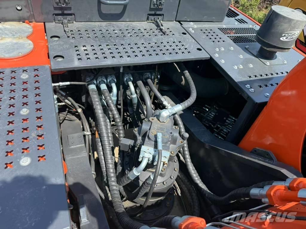 Doosan DX 340 Bandgrävare