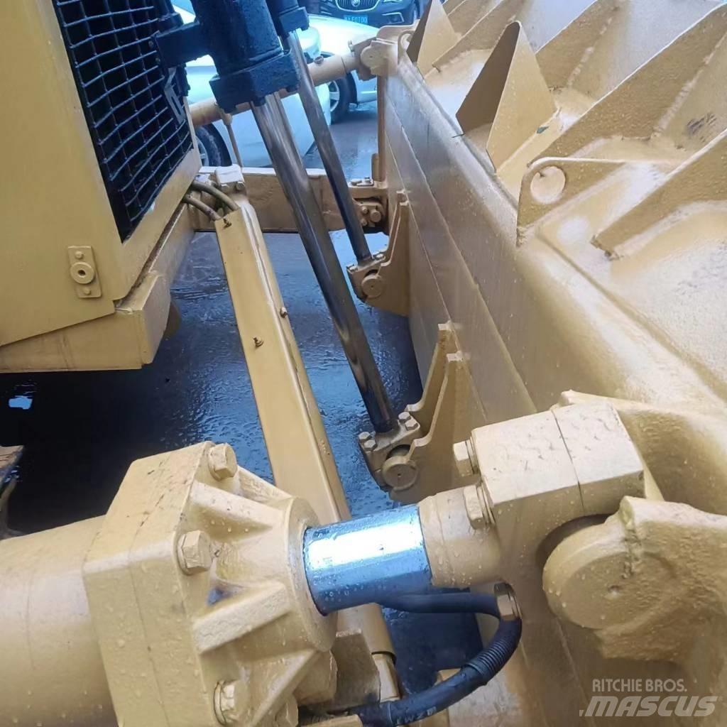 CAT D 6 H Väghyvlar