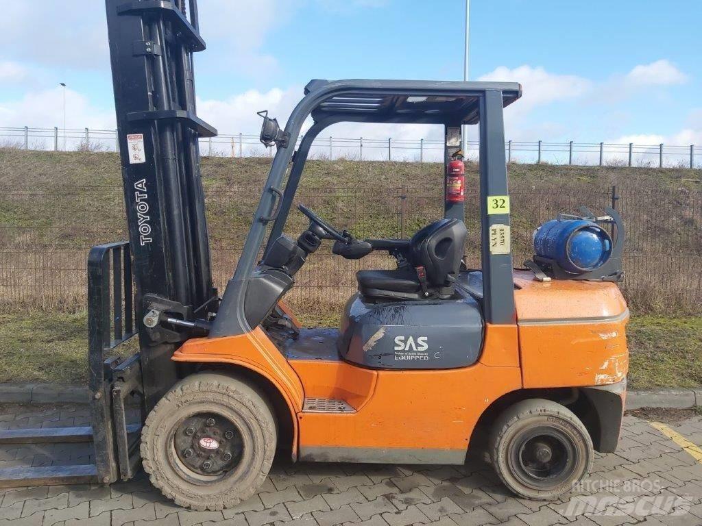 Toyota 7FG35 Gasolmotviktstruckar