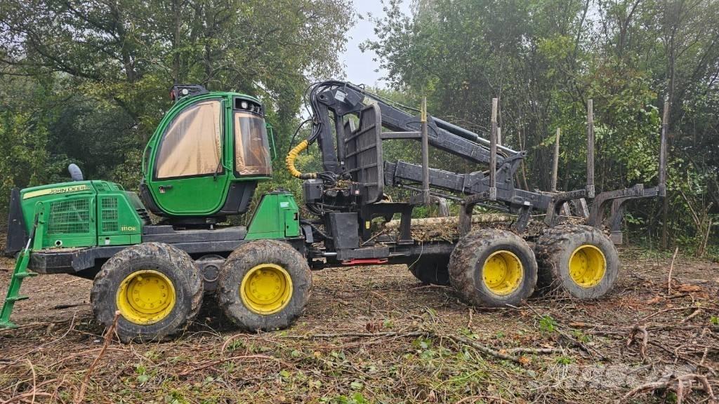 John Deere 1110 E Skotare