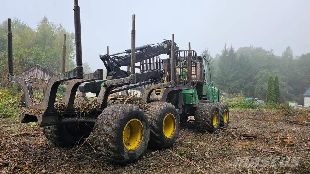 John Deere 1110 E Skotare