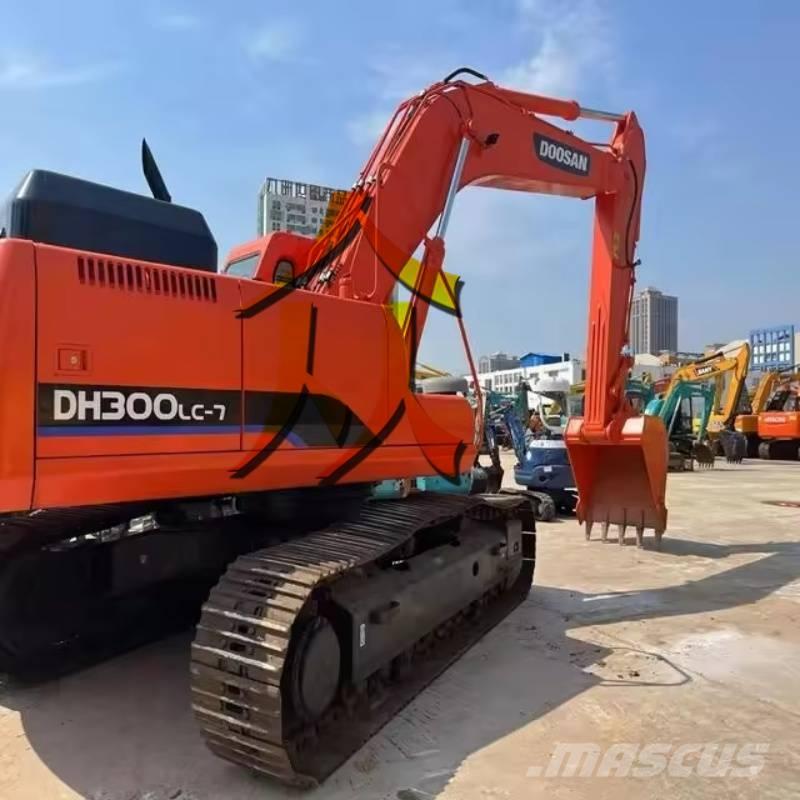 Doosan DH 300 LC-7 Bandgrävare