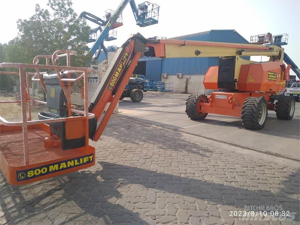JLG 800AJ Bomliftar