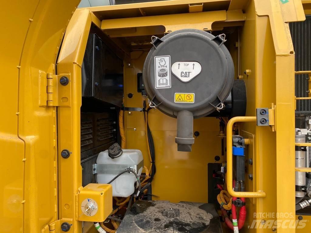 CAT 323D3 Bandgrävare