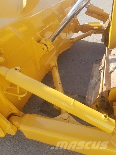 Komatsu D65EX-15 Bandschaktare