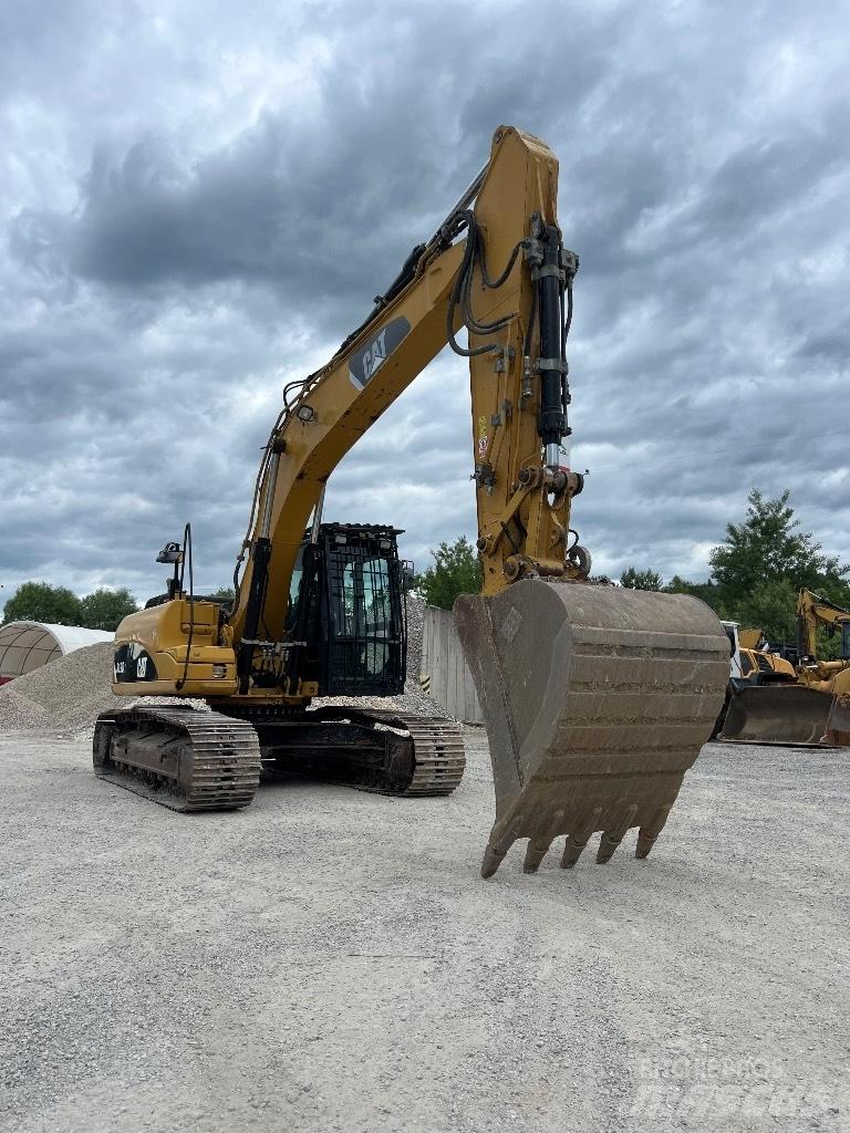 CAT 319 D L Bandgrävare