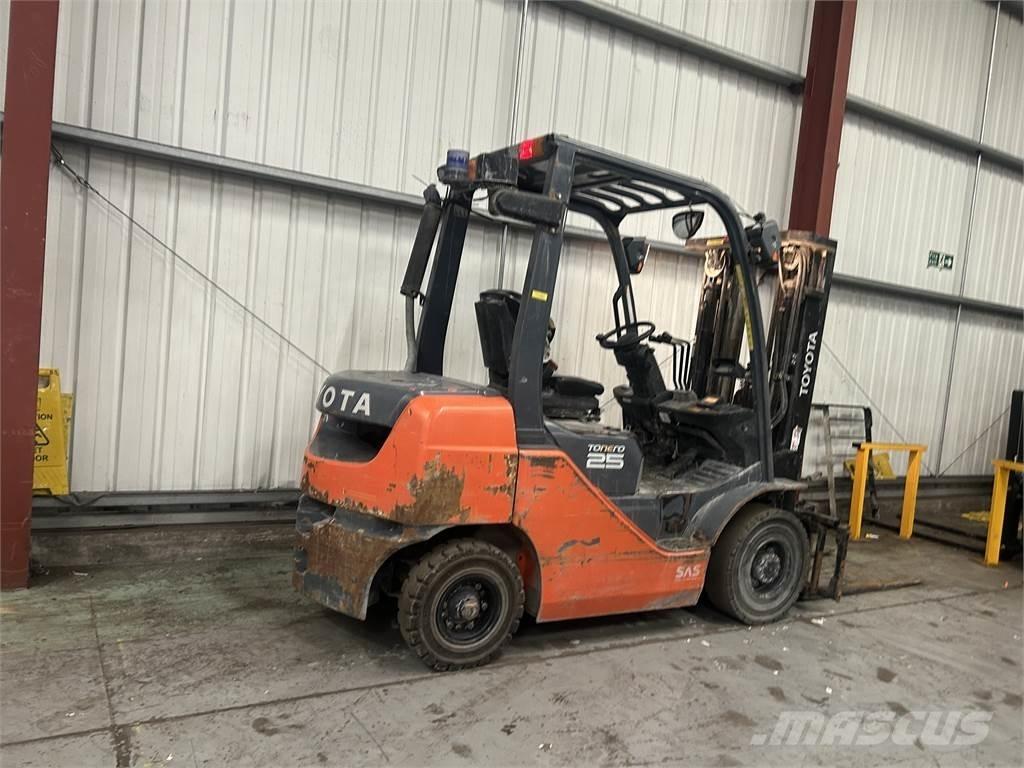 Toyota 02-8FDF25 Dieselmotviktstruckar
