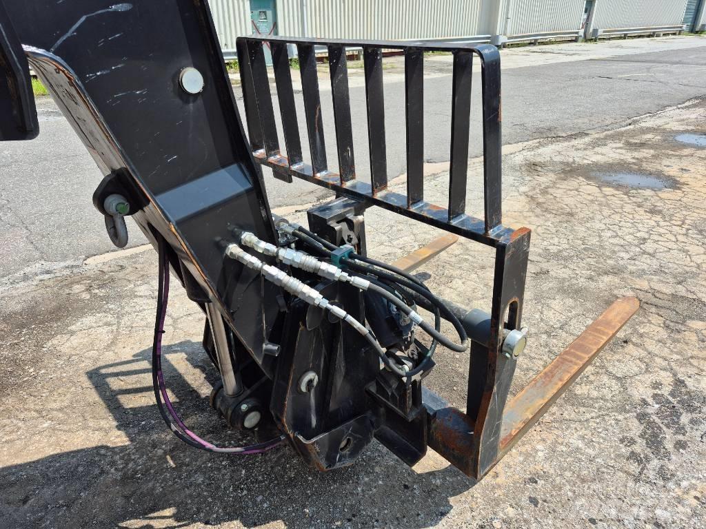 CAT TL 642 Teleskoplastare
