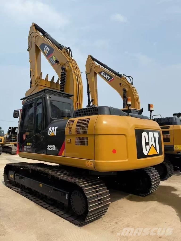 CAT 323D2L Bandgrävare