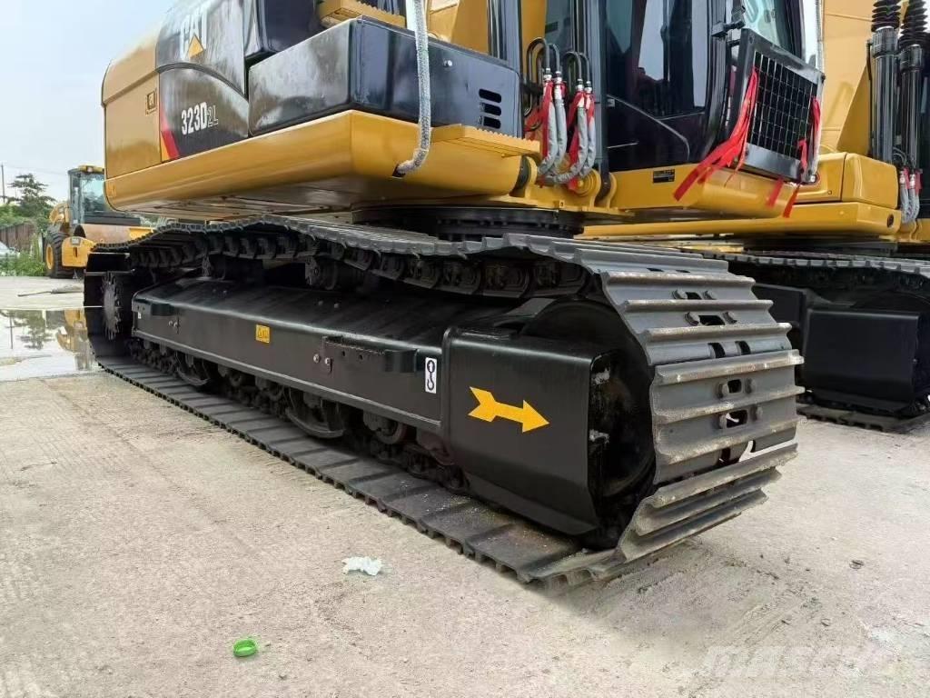 CAT 323D2L Bandgrävare