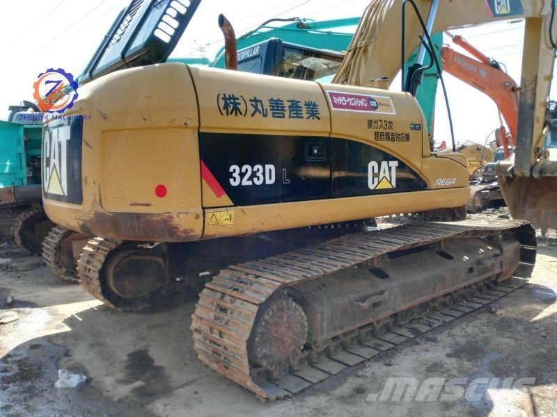CAT 323 D L Bandgrävare