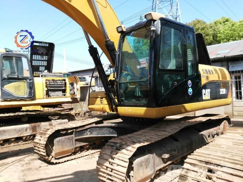 CAT 323 D L Bandgrävare