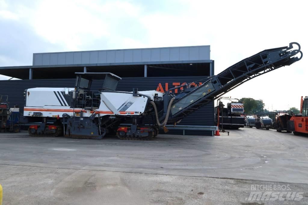 Wirtgen W250 Asfaltskallfräsmaskiner