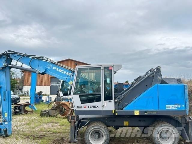 Fuchs MHL 320 Avfalls / industri hantering