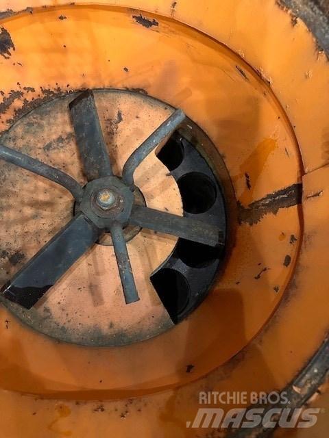 Meyco TORKRETNICA Lastbilar med betongpump