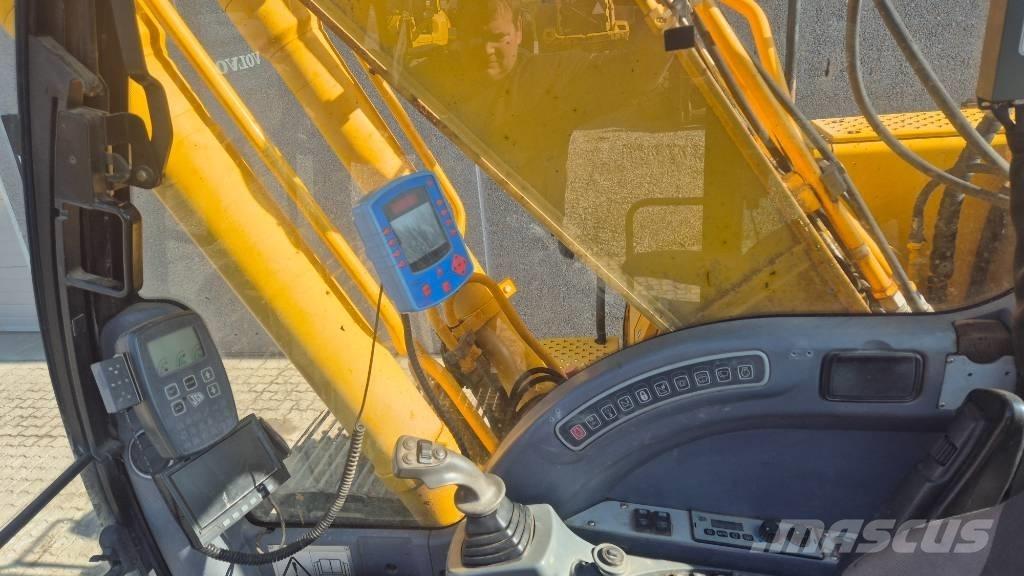 JCB JS 220 LC Bandgrävare