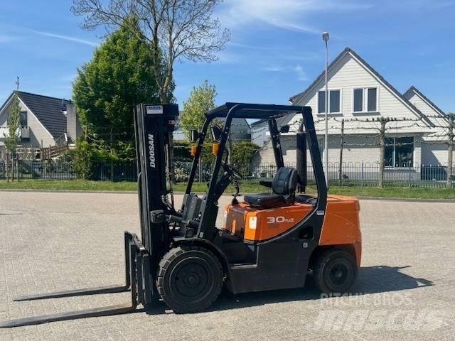 Doosan D30 Plus Dieselmotviktstruckar