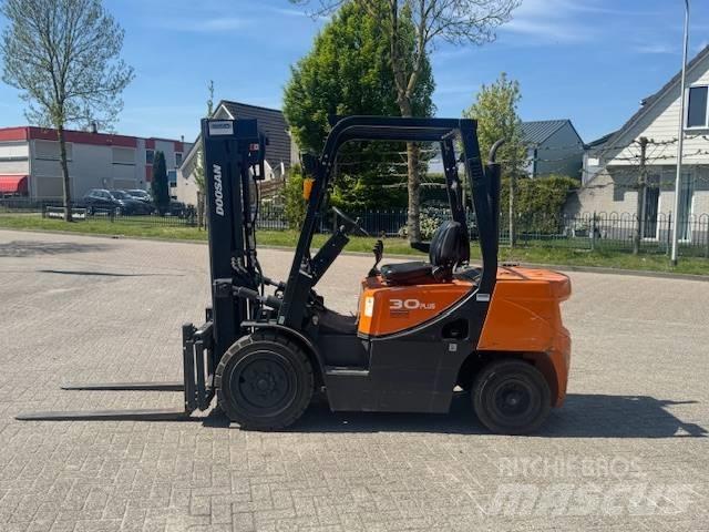 Doosan D30 Plus Dieselmotviktstruckar