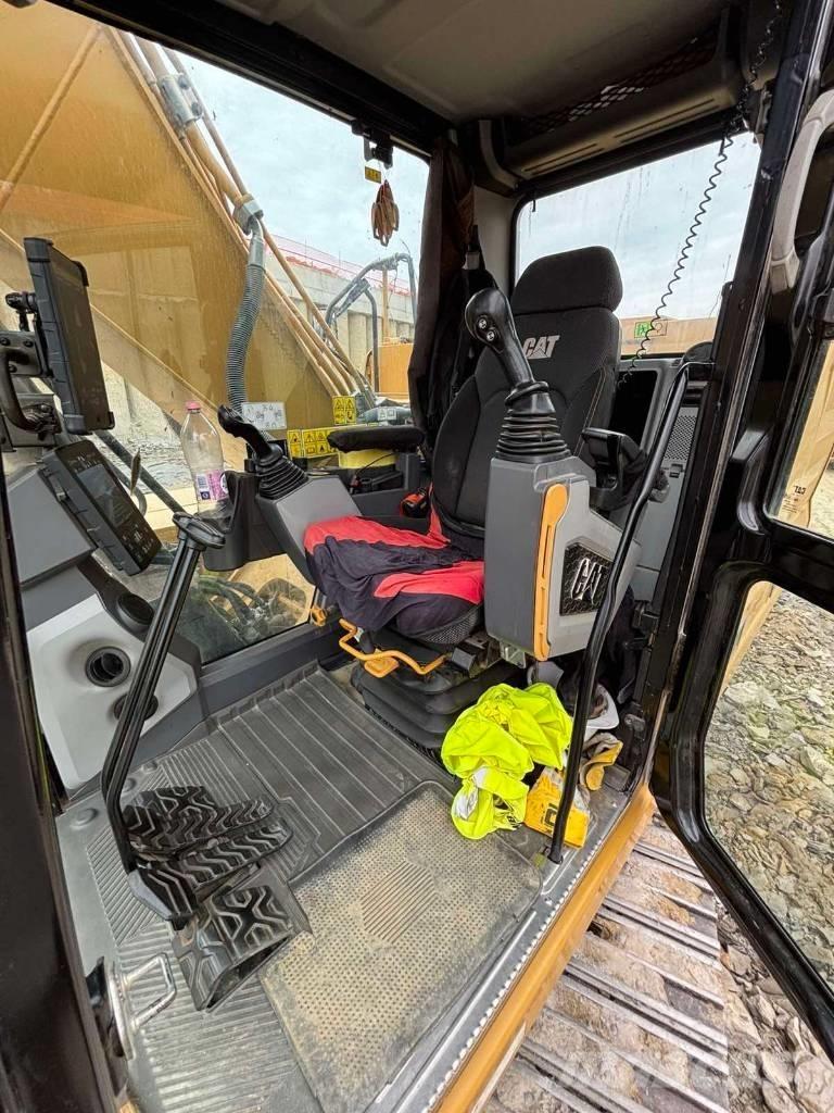 CAT 320 Bandgrävare