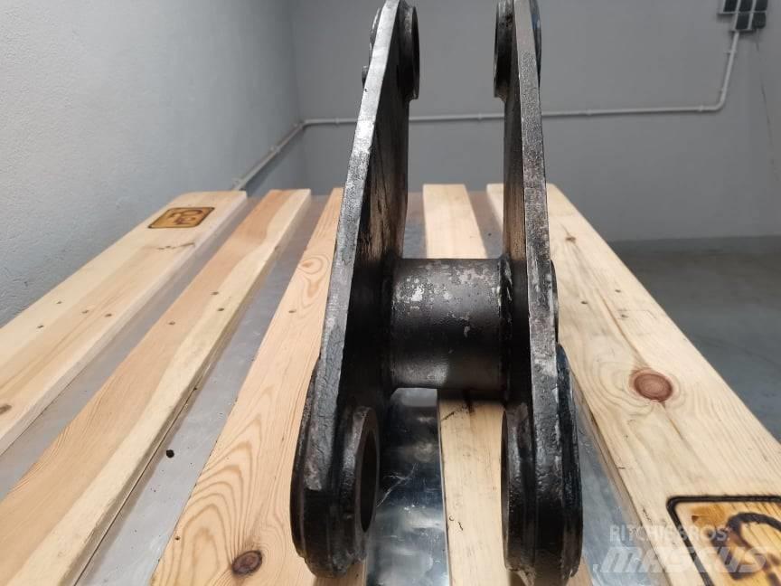 CAT TH 337 {Kiwak} Bommar och stickor