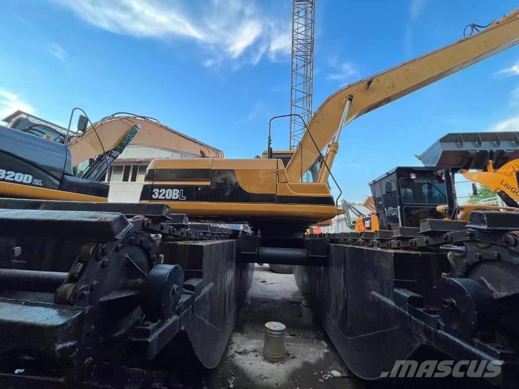 CAT 320 B L Amfibiska grävmaskiner