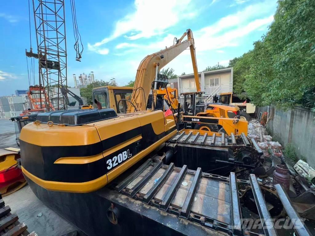 CAT 320 B L Amfibiska grävmaskiner