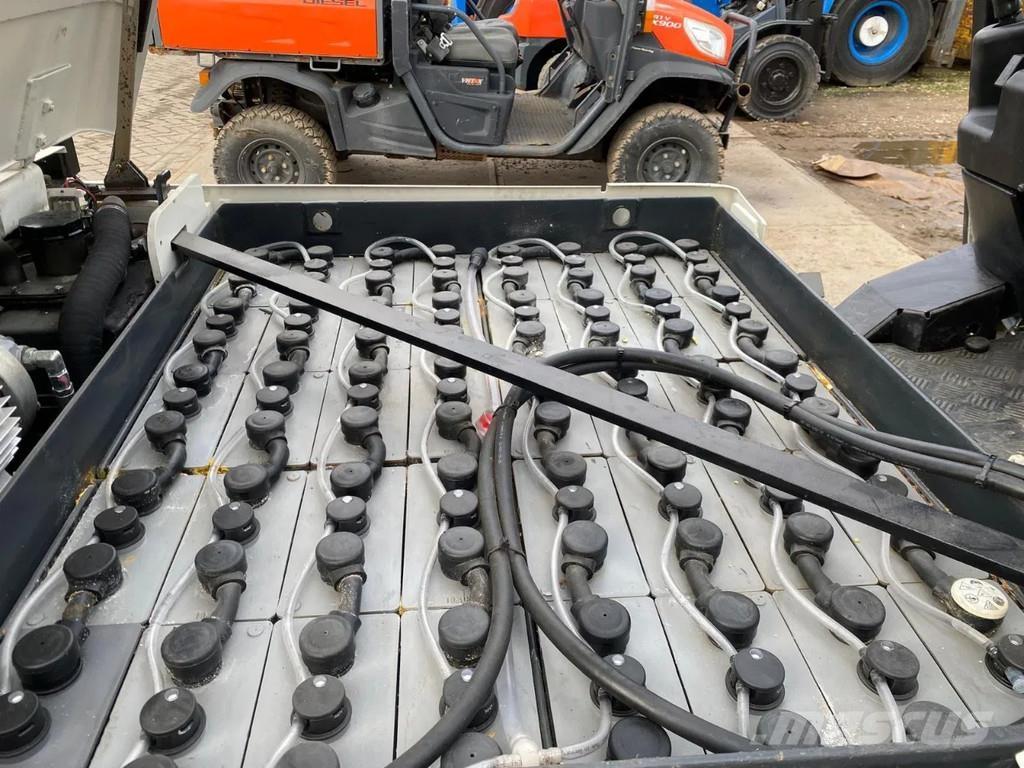 CAT EP30K-PAC Elmotviktstruckar