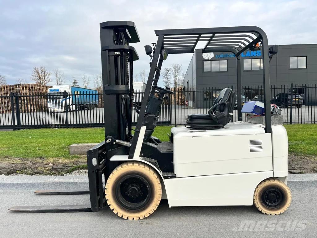 CAT EP30K-PAC Elmotviktstruckar