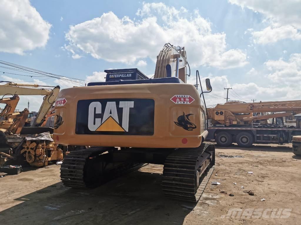 CAT 325 D L Bandgrävare
