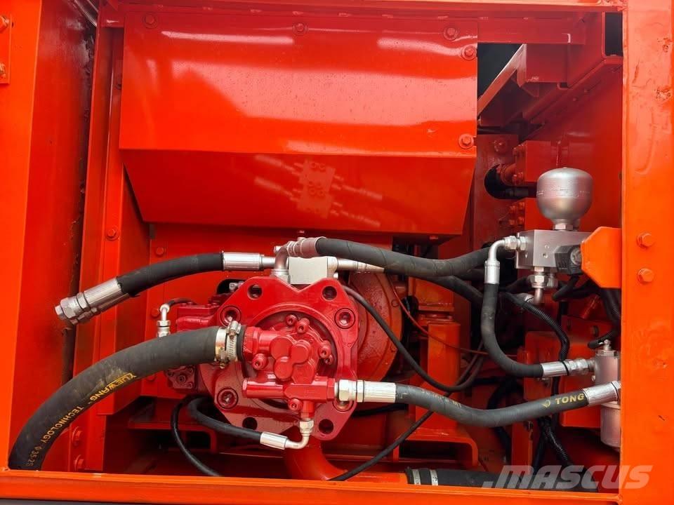 Doosan DX 225 LCA Bandgrävare