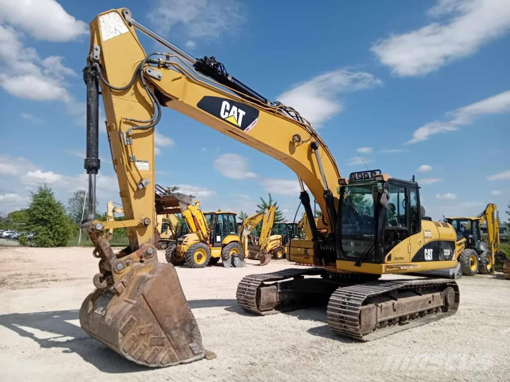 CAT 323 D L Bandgrävare