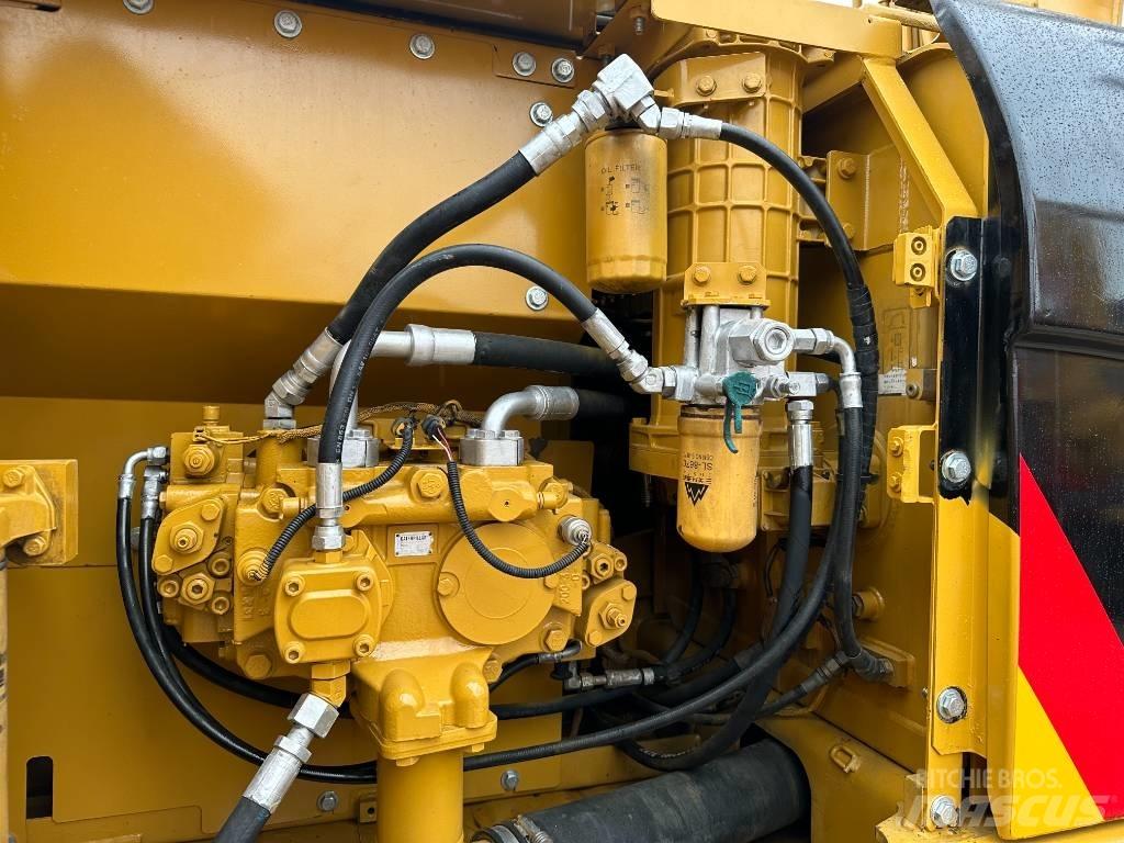 CAT 320 Bandgrävare