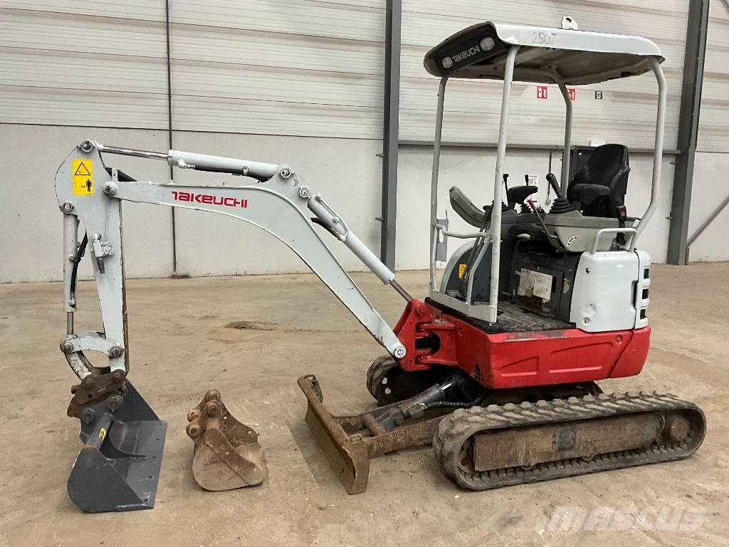 Takeuchi TB 215 R Minigrävare < 7t