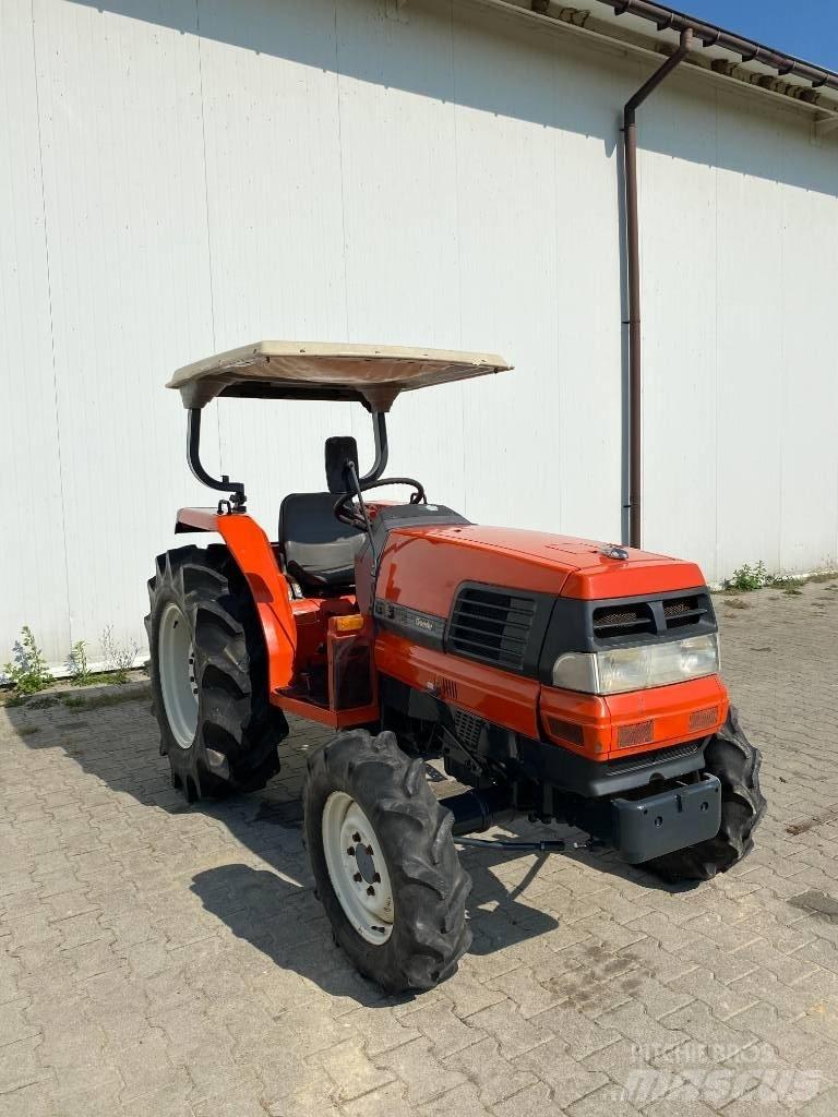 Kubota GL320 Kompakttraktorer
