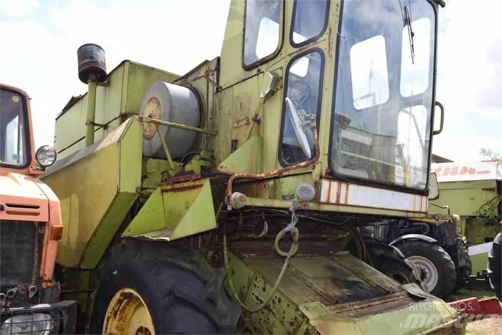 CLAAS Dominator 80 Skördetröskor